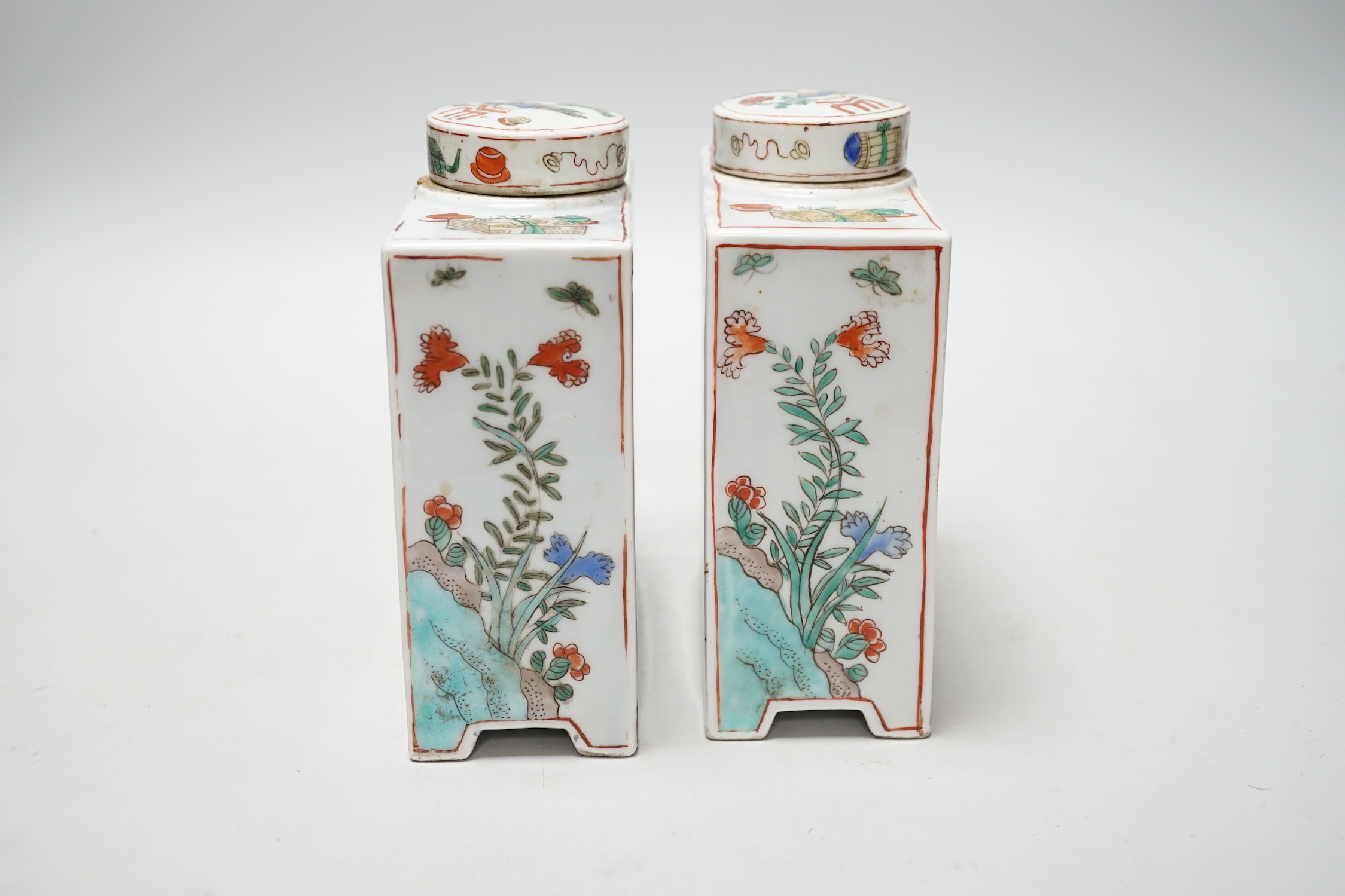 A pair of Chinese famille verte square form caddies and covers, 16cm